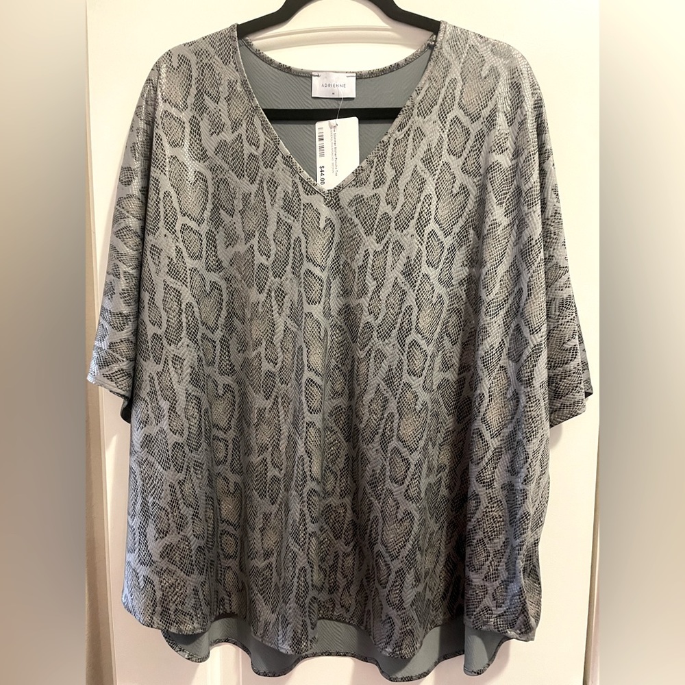 NWT Adrienne Poncho Top Size Medium but can fit a 2X comfortably